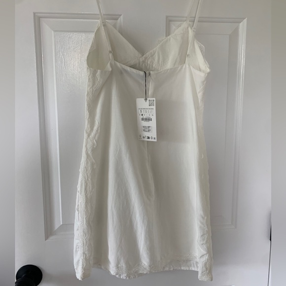 Elegant White Dress - Picture 2 of 3